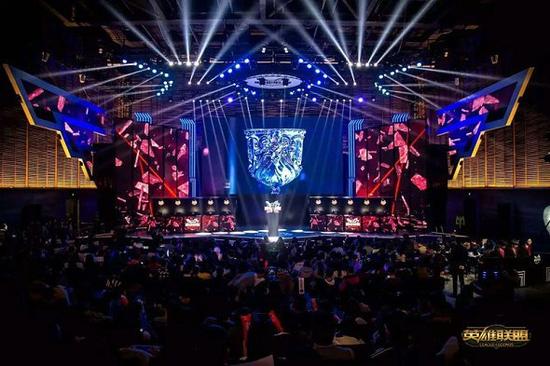 在比赛中游 在比赛中游